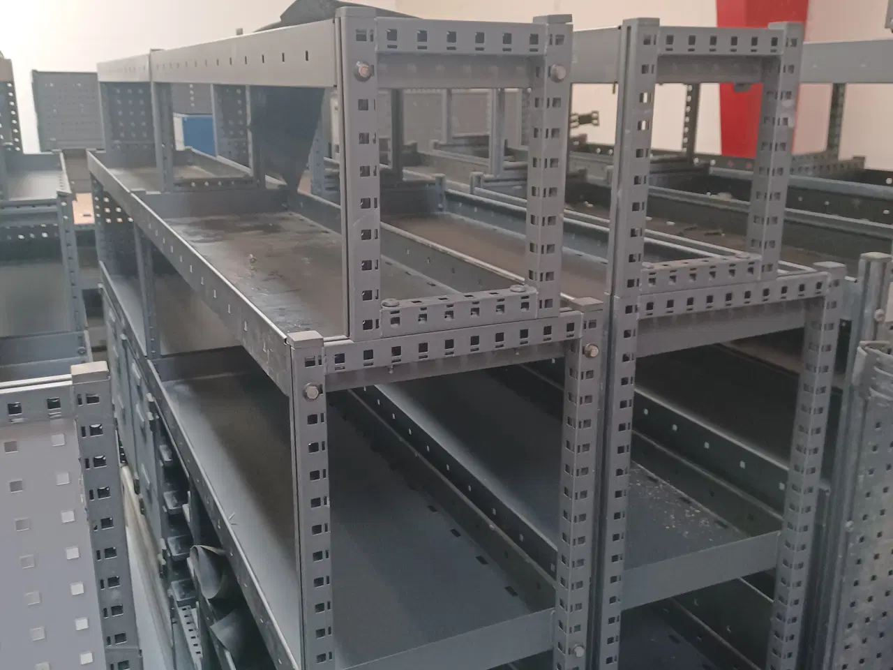 Billede 11 - varebil reoler på lageret