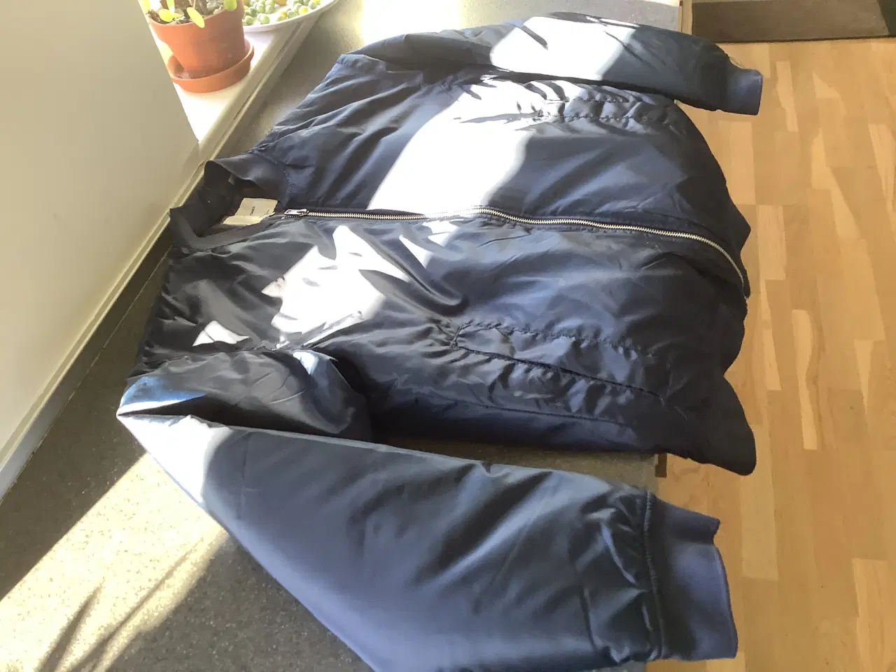 Billede 4 - Billig blå dynejakke med lynlås fra Jack and Jones