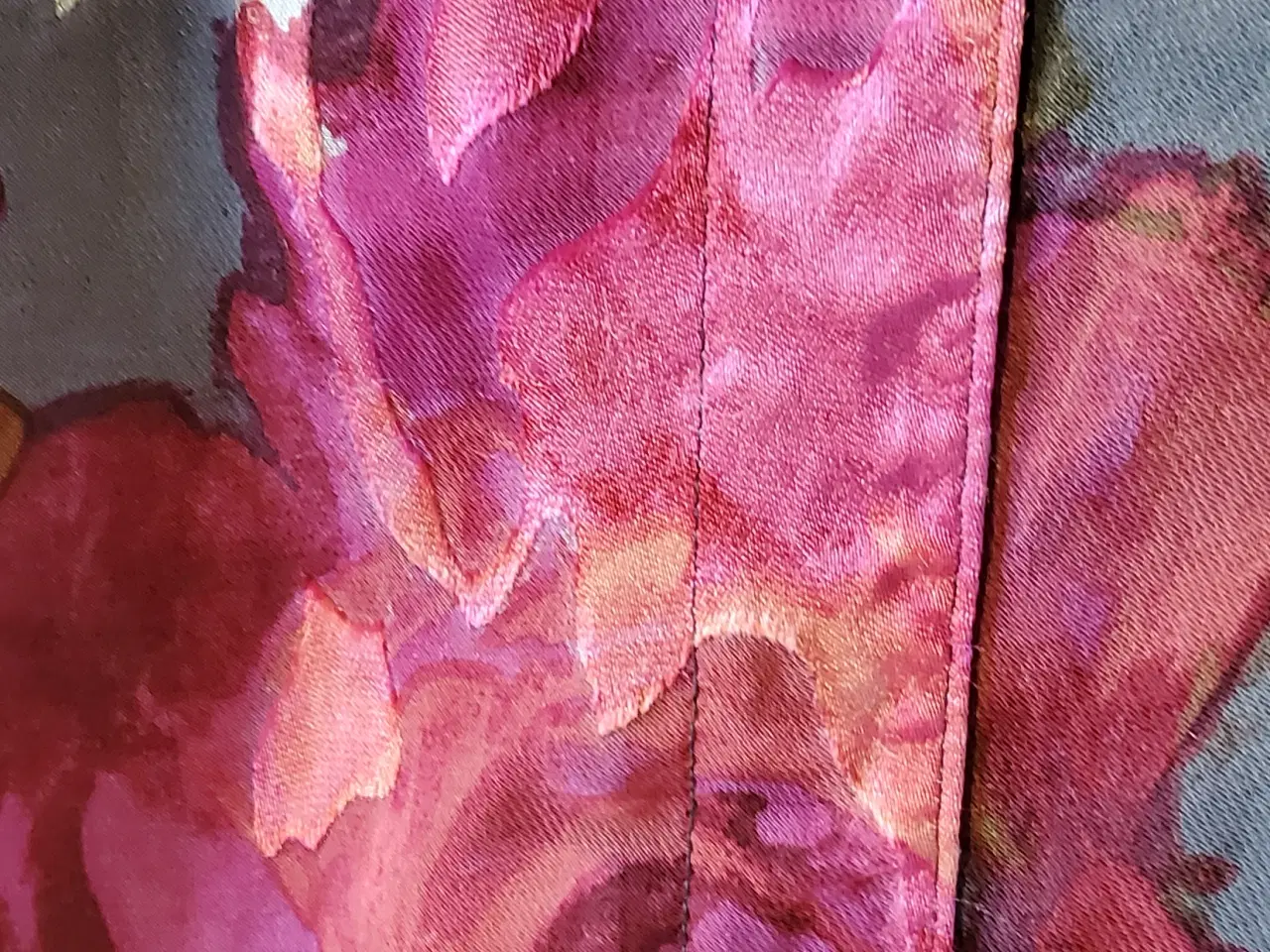 Billede 5 - Smuk, tynd skjorte I pink og rosa nuancer