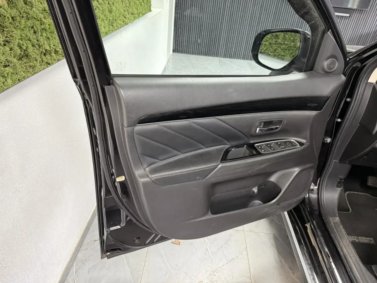 Billede 18 - Mitsubishi Outlander 2,4 PHEV  Plugin-hybrid Invite+ 4WD 224HK 5d 6g Trinl. Gear