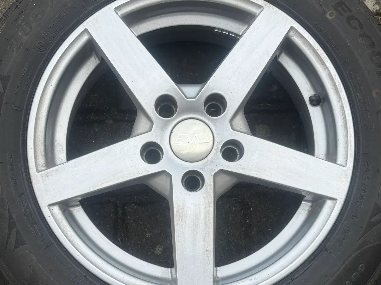 Billede 3 - Alufælge med gode sommerdæk