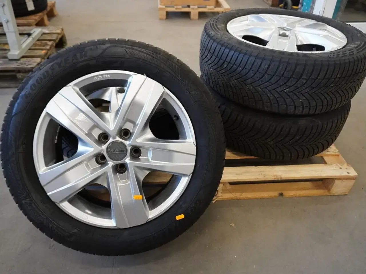 Billede 1 - 4 stk. MAK Fælge med dæk til VW varebil / Multivan