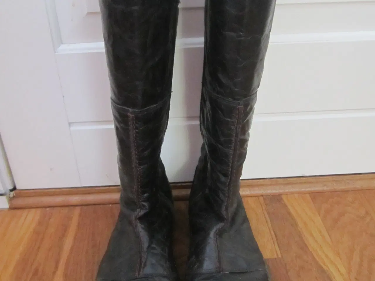 Billede 4 - LÆKRE VINTERSTØVLER. Str. 36. BYD.