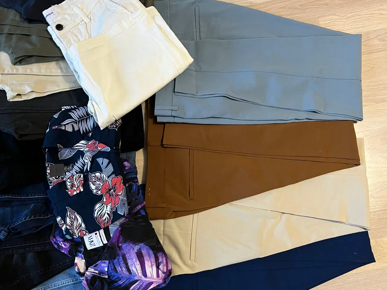 Billede 3 - Flyttekasse fyldt med herretøj 