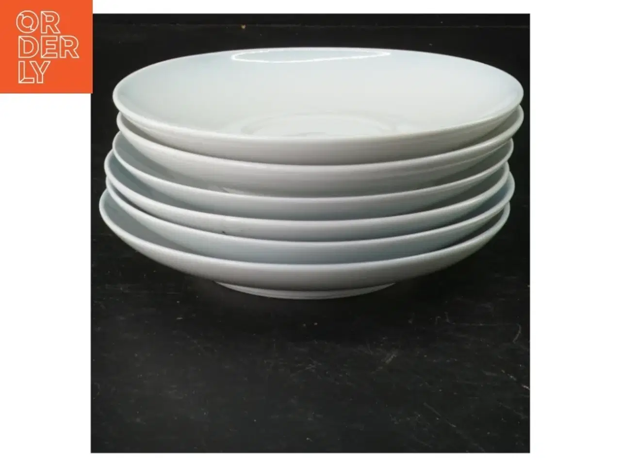 Billede 3 - Kaffeservice i porcelæn med blade design fra B&G (str. Tallerkener 14 cm i diameter. krus, 7 cm i diameter)
