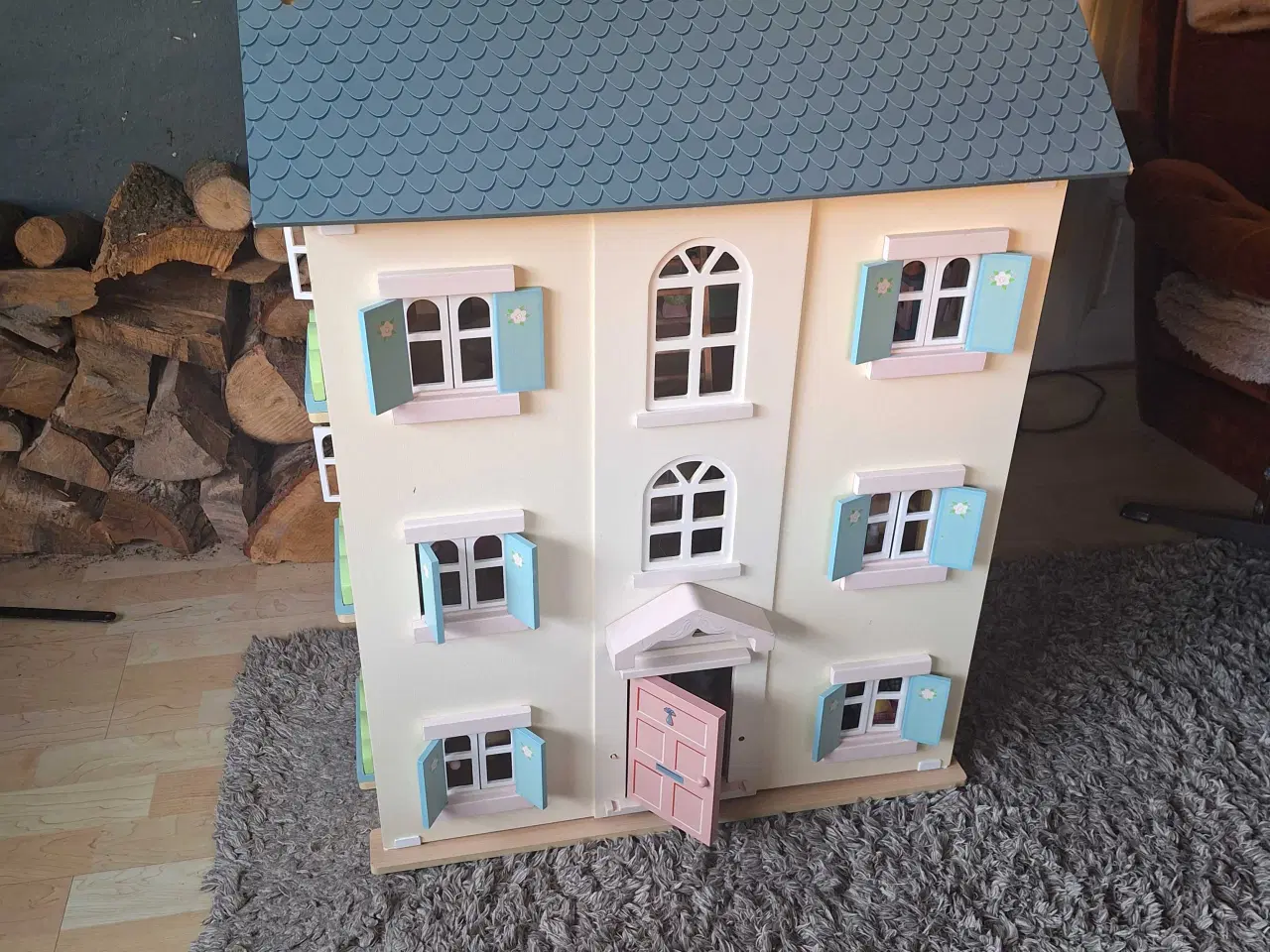 Billede 2 - FLOT DUKKEHUS med tilbehør