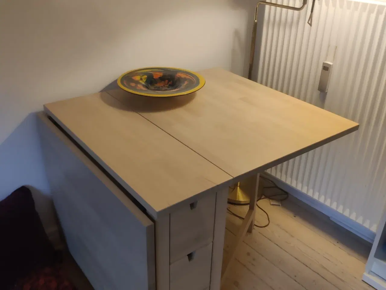 Billede 1 - Spisebord/Klapbord fra IKEA med skuffer.