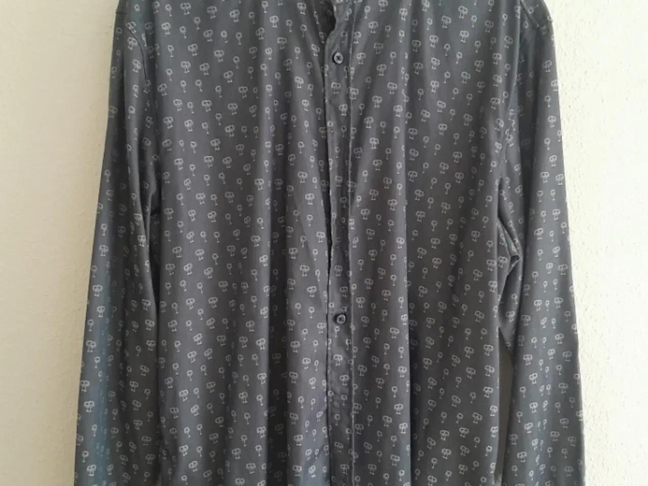 Billede 2 - Hugo Boss skjorte str. Xl aldrig brugt