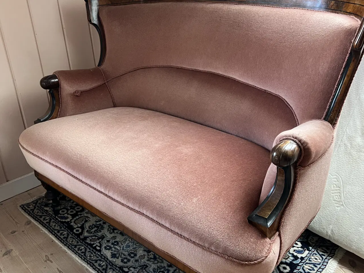 Billede 1 - Charmerende lyserød sofa