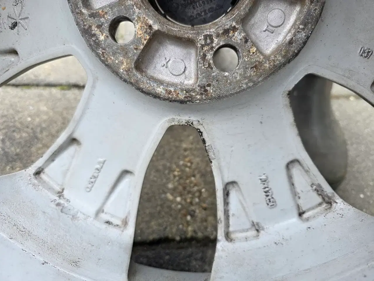 Billede 3 - Volvo Alufælge 17 tommer med Sommer dæk.