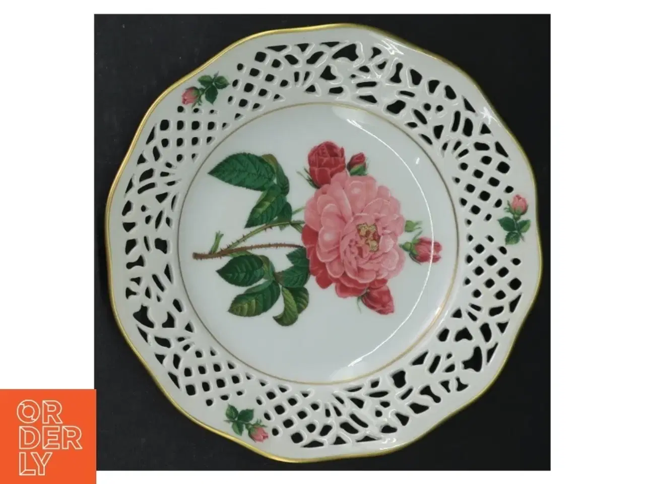 Billede 12 - Porcelænstallerkener med gennembrudt kant og rosendekoration fra Firkløveren
