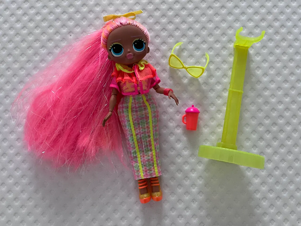 Billede 4 - L.O.L. Surprice Dukke inkl.tøj, sko, solbrillerog