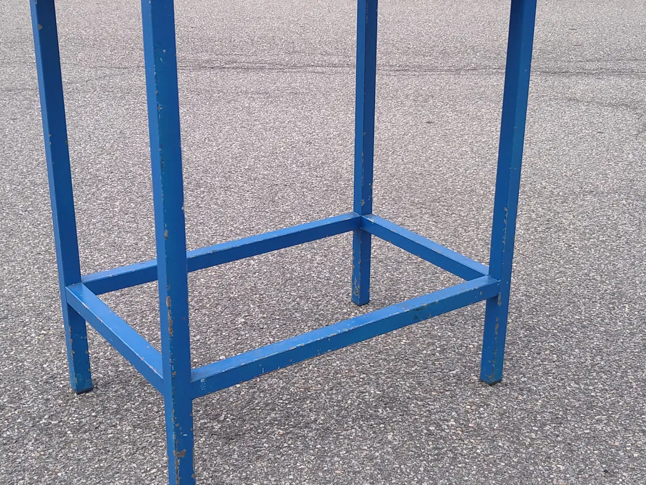 Billede 2 - Bord - industriel look i metal