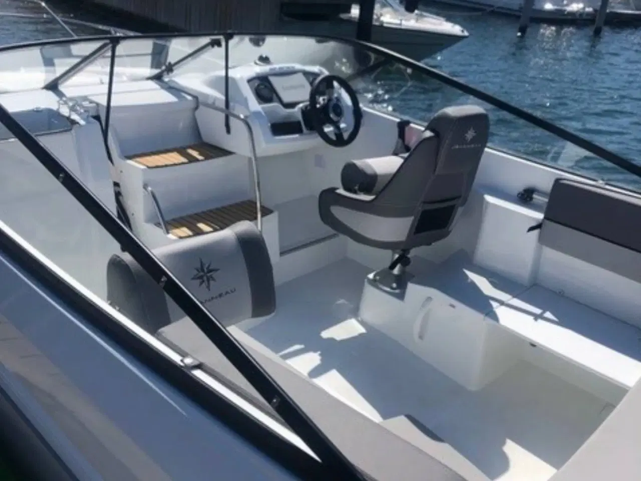 Billede 4 - Jeanneau 6.5 DC - 175 HK Yamaha/Udstyr