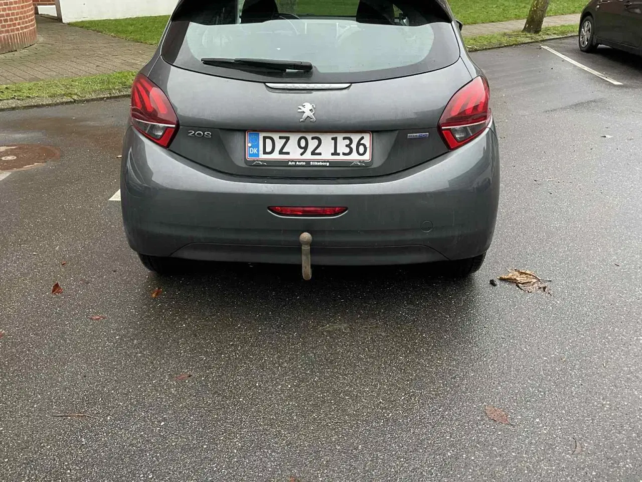 Billede 10 - Flot og velholdt Peugeot 208. Nysynet. 2 sæt hjul
