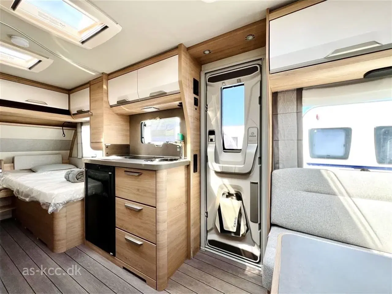 Billede 11 - 2024 - Knaus Südwind 460 EU 60 Års Jubilæumsmodel   Knaus Südwind 460 EU 60 Års Jubilæumsmodel | Enkelte senge