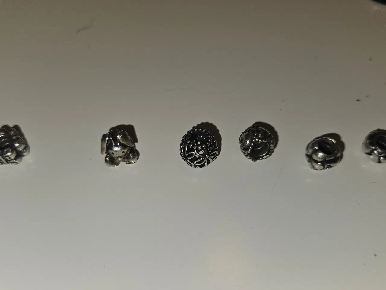 Billede 2 - Pandora Snake Sølv halskæde med 7 charms