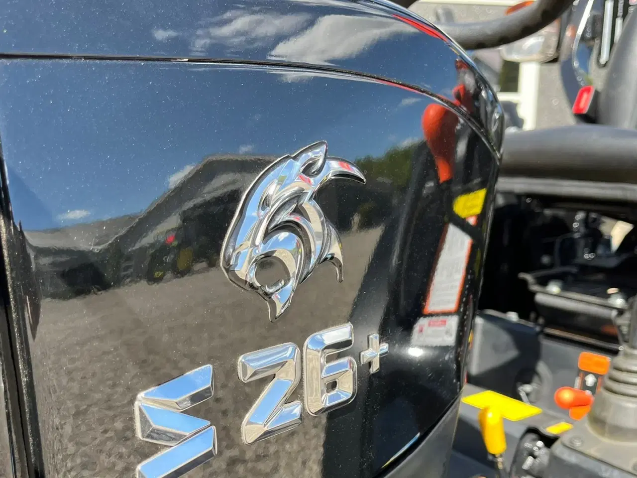 Billede 5 - Solis S26 6+2 gearmaskine Limited Edition i sort med brede hjul og Fuldhydraulisk frontlæsser