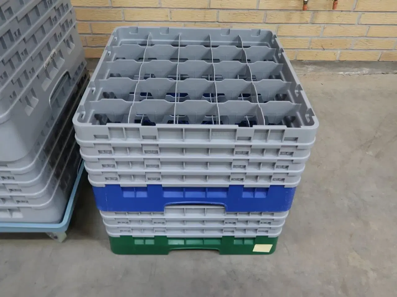 Billede 3 - Lav kurvevogn med 8 stk. opvaskebakker