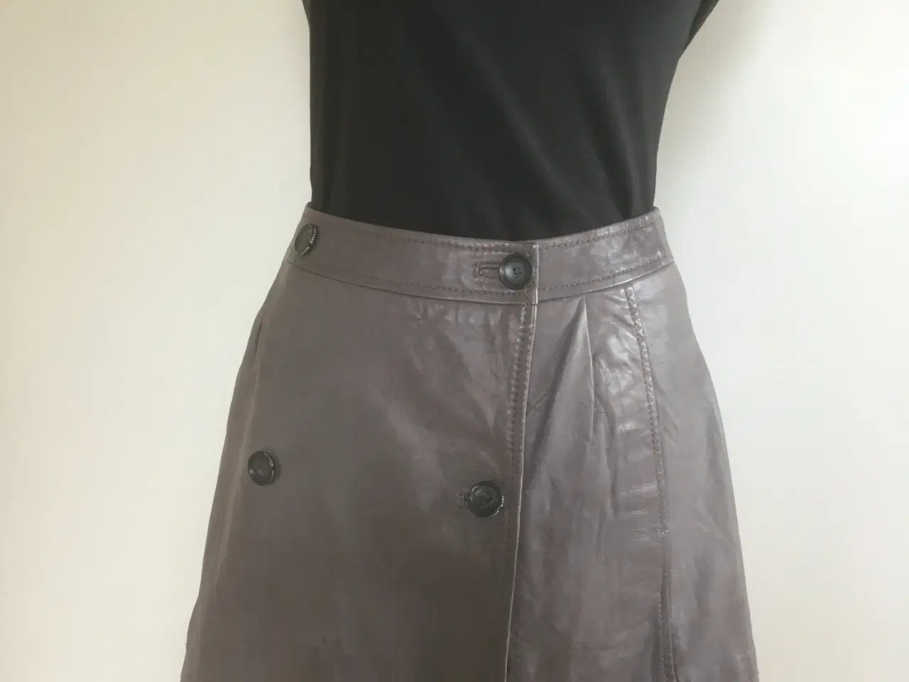 Billede 1 - Læder nederdel fra Bruuns Bazaar