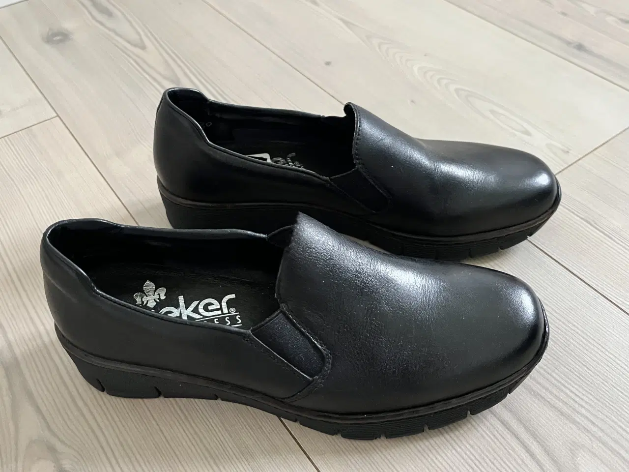 Billede 2 - Damesko Rieker, Str 37