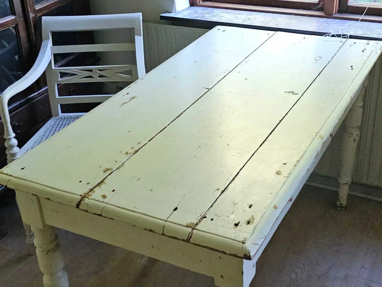 Billede 2 - Spisebord med 5 stole 