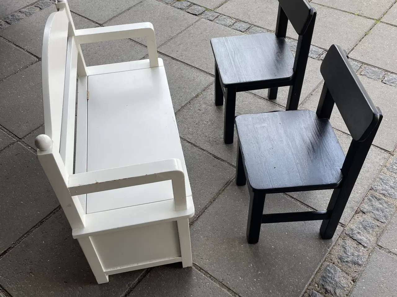 Billede 3 - Børnemøbler bænk og 2 stole