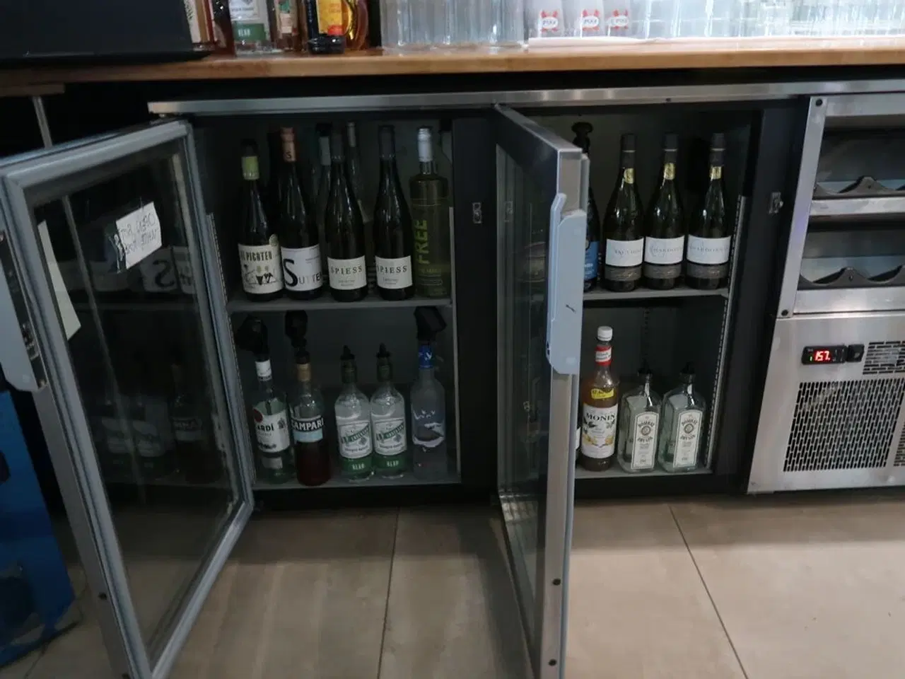 Billede 1 - Stort parti vin mm. I anbrud