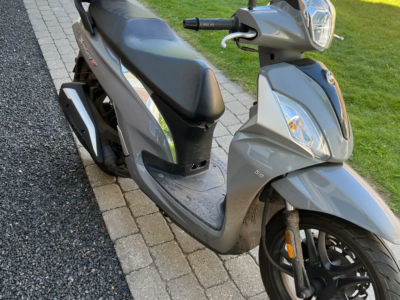 Billede 4 - Scooter 45 hjelm xl ha kørt 4000km Den er 2,5 år