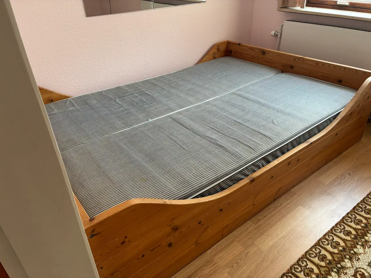 Billede 1 - Kaneseng i fyrretræ - inklusive 2 madrasser