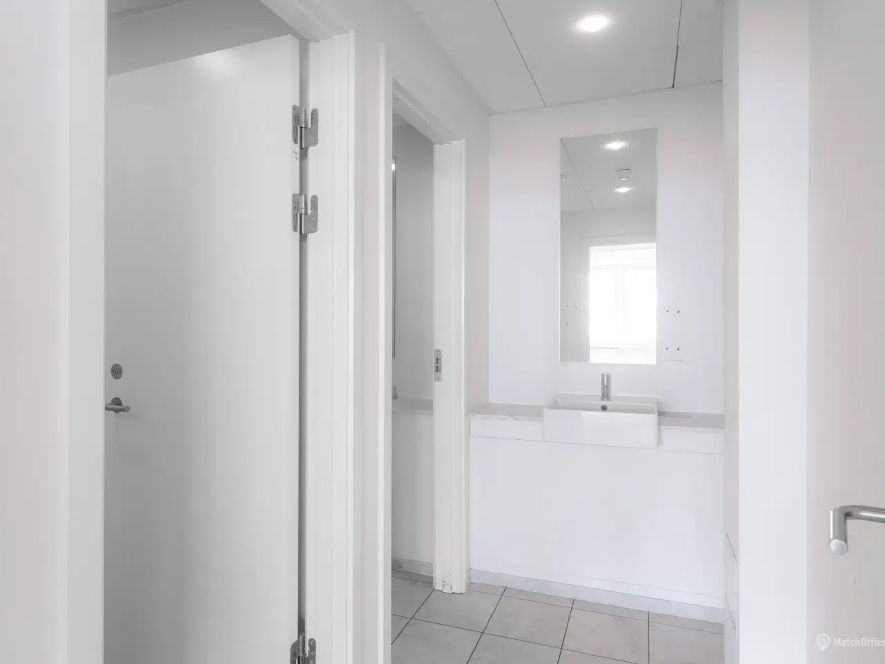 Billede 17 - Centralt og lyst kontorlejemål 50 meter fra metro