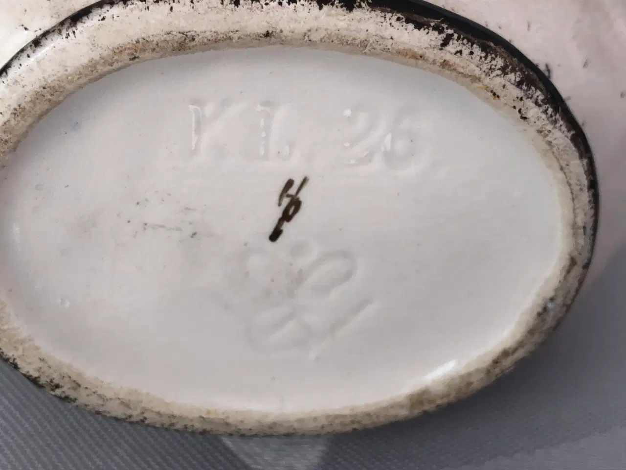Billede 15 - Lille vase/kande i keramik med motiv 