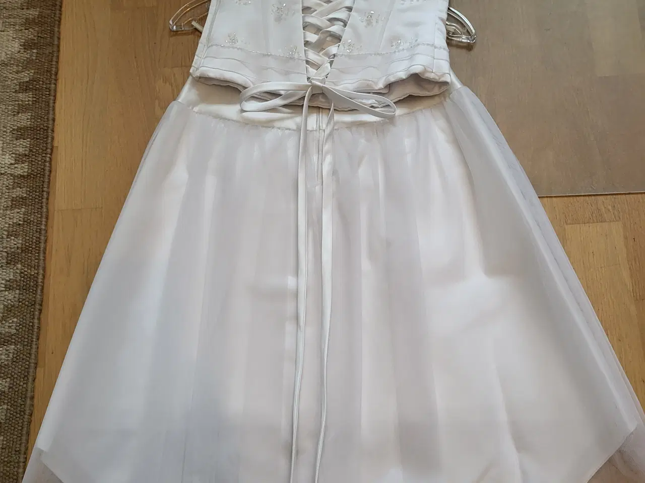 Billede 1 - Lilly konfirmationskjole 2-delt 