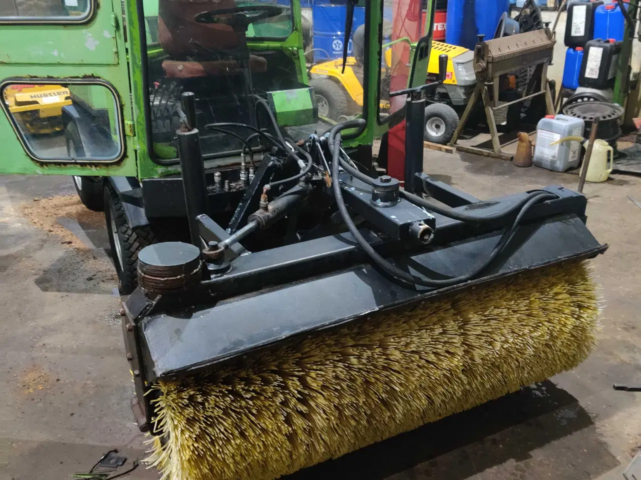 Billede 1 - Linexa 870 redskabsbærer med kost