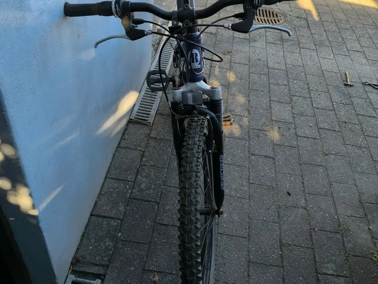 Billede 4 - Blå Rocky børne mountainbike med 26" hjul
