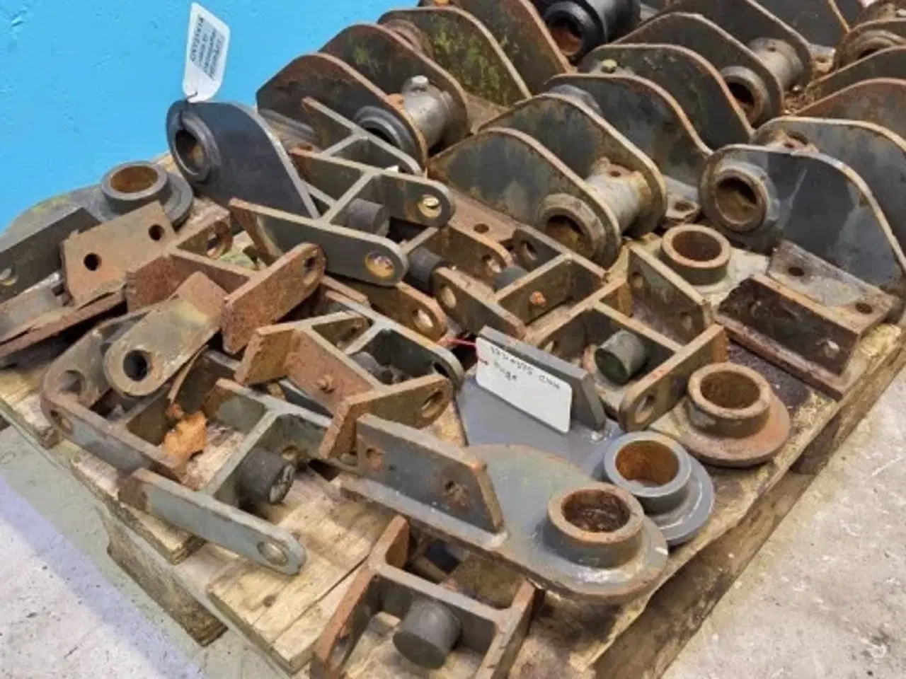 Billede 13 - New Holland B115C Dele til Pallegafler 87310374