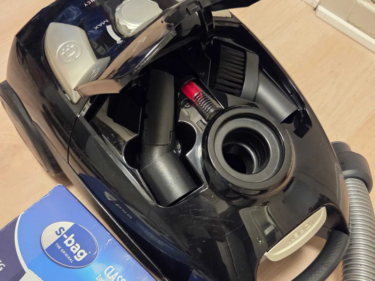 Billede 3 - AEG. Støvsuger  med 29 stk støvsugerposer