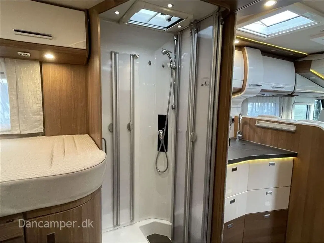 Billede 28 - 2020 - Carthago c-tourer I 144 LE Fantastisk helintegreret autocamper. 9-trins automatgear, automatisk klimanlæg i førehuse, Multimediasystem inkl. navigation og DAB+