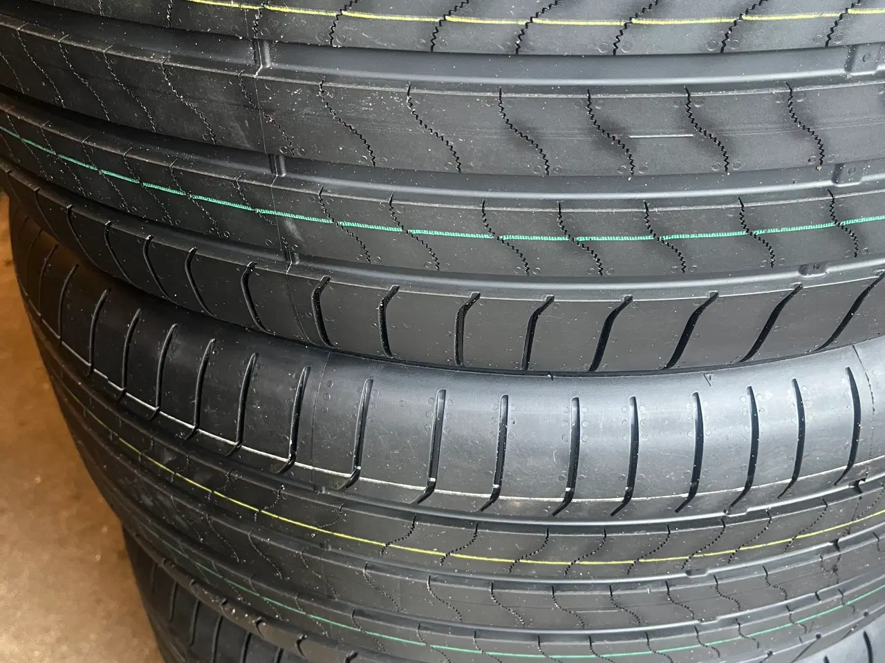 Billede 1 - 235-50-20/265-45-20 Bridgestone.
