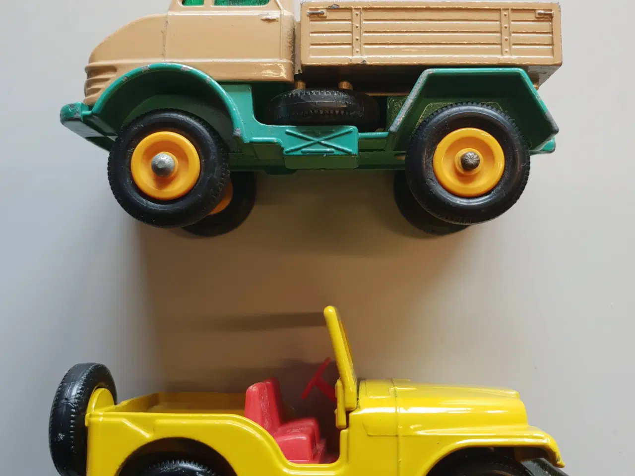 Billede 1 - Matchbox biler Unimog og Jeep i pæn stand
