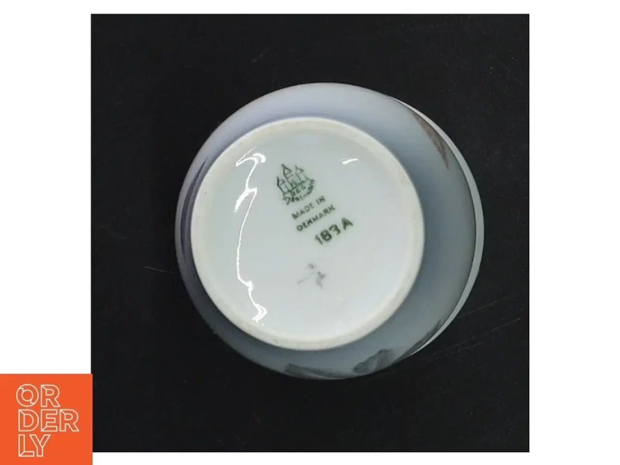 Billede 3 - Porcelænskrukke med blade motiv fra B&G (str. 6 cm i diameter og længde)