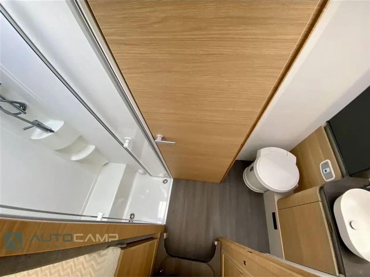 Billede 14 - 2026 - Adria Matrix M670