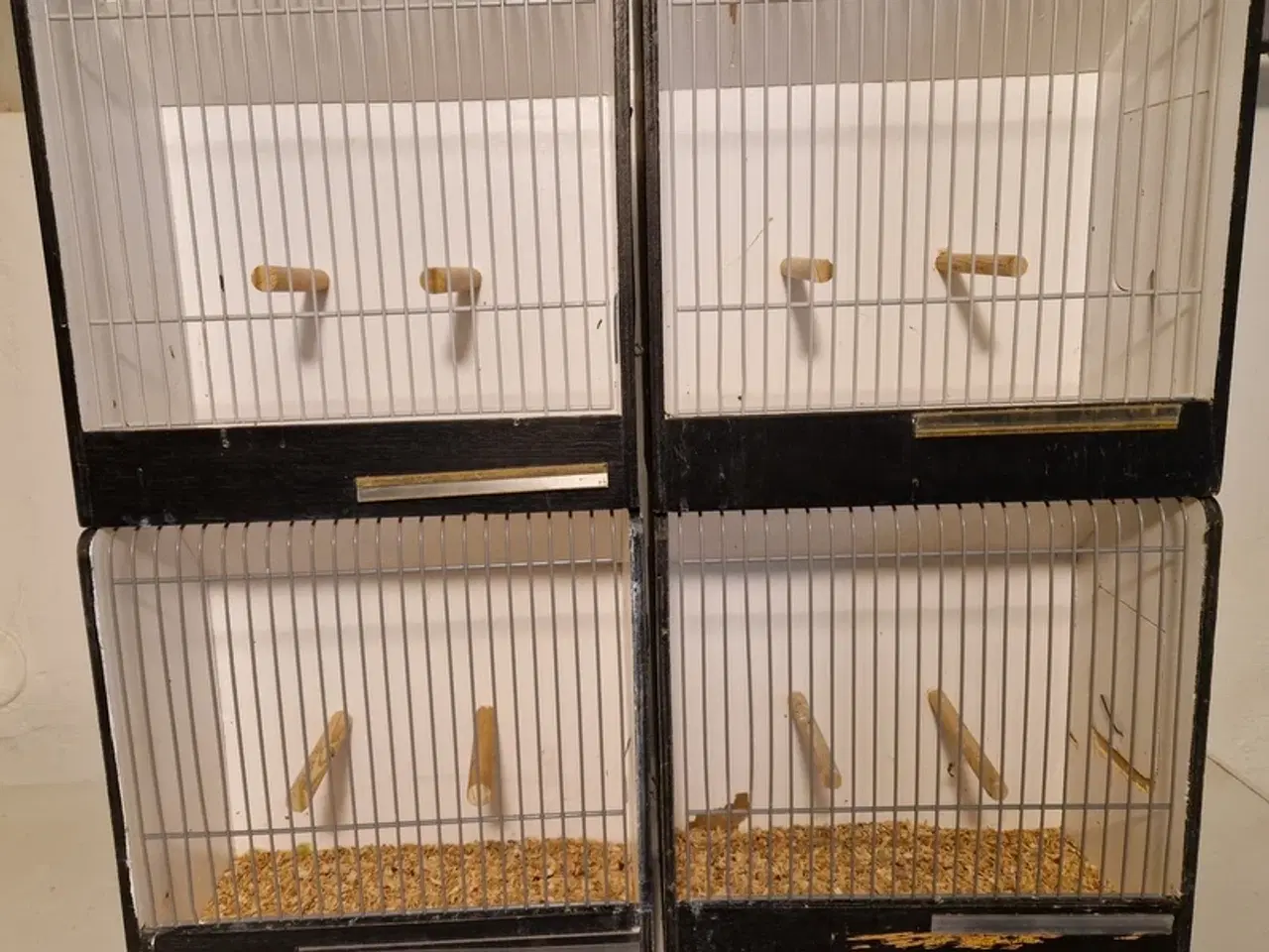 Billede 1 - Udstillingsbure sælges.