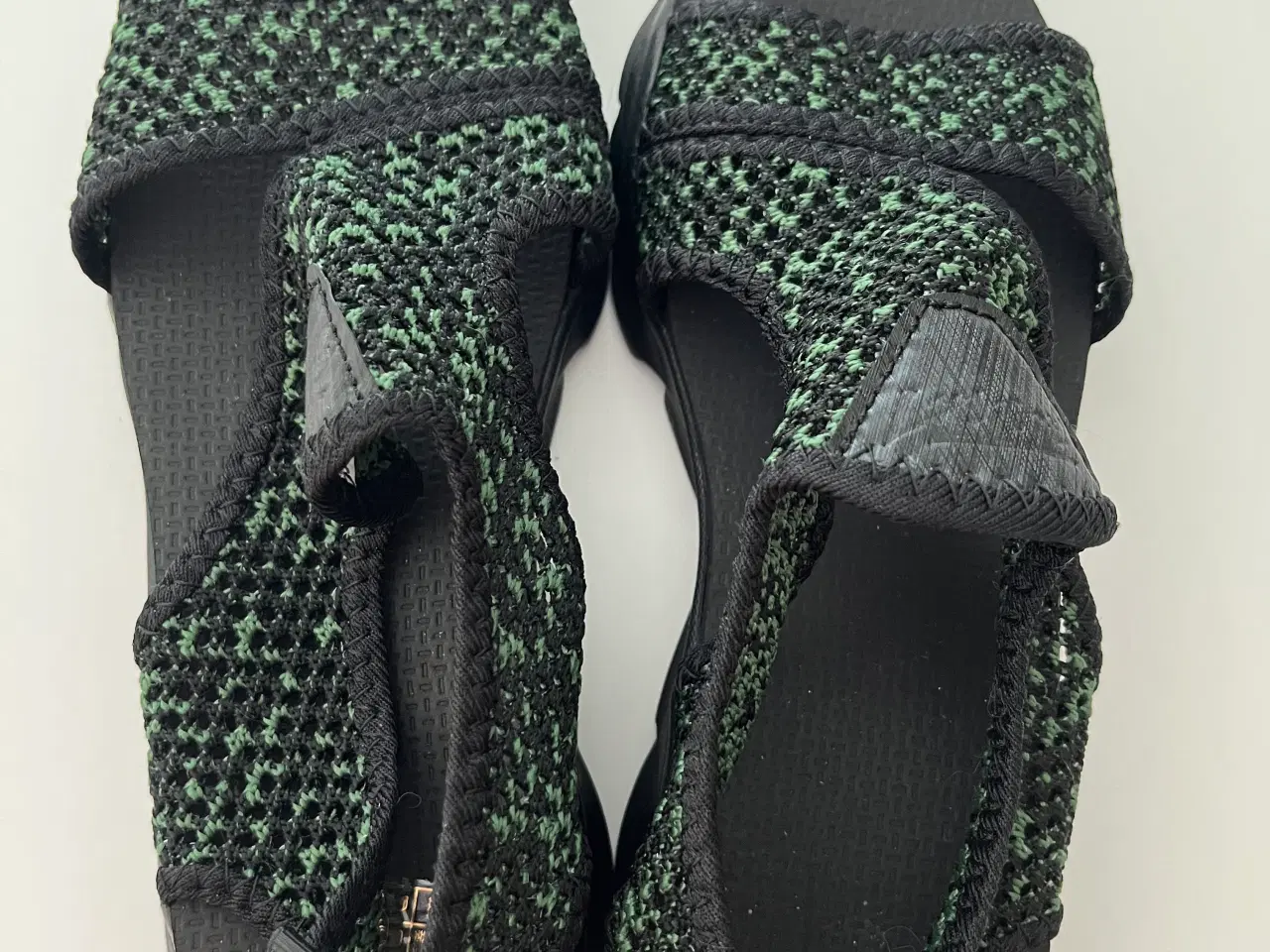Billede 1 - Helt nye sandaler 