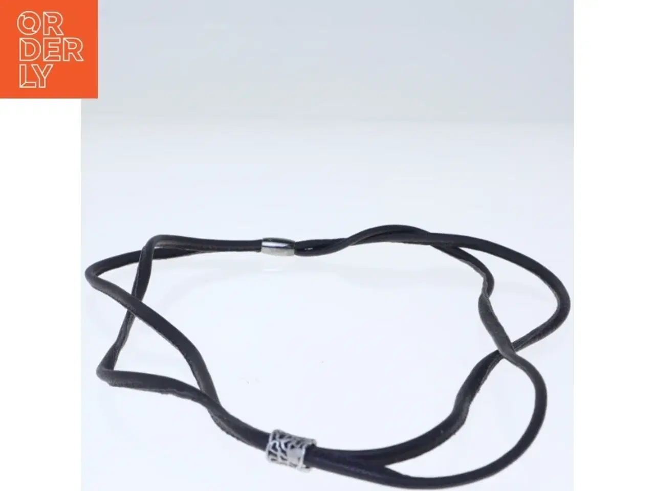 Billede 1 - Sort læder armbånd med sølvcharm (str. 60 cm)