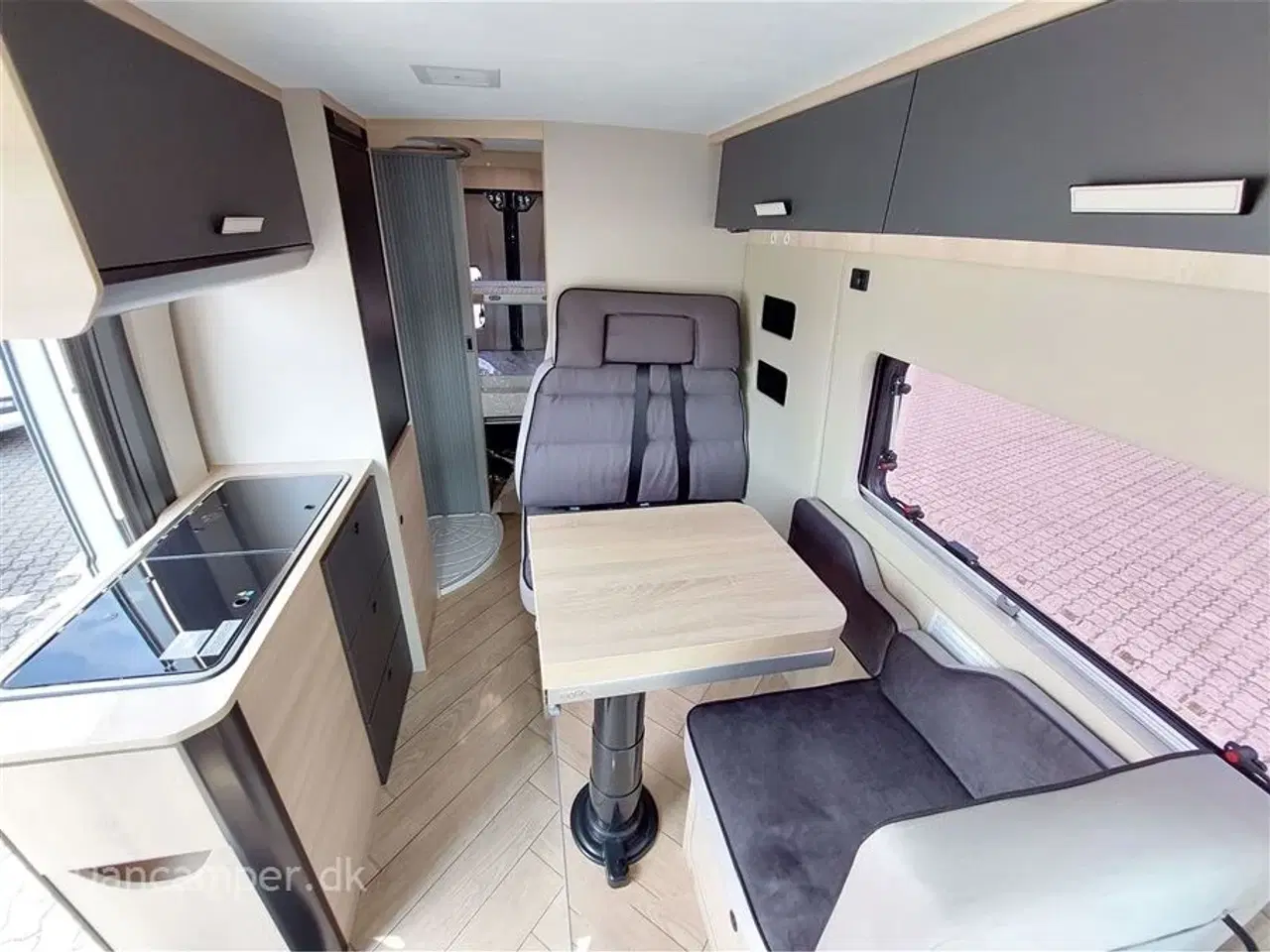 Billede 13 - 2025 - Chausson F&S Line TILBUDSPRIS kr. 931.800,- SPAR kr. 21.600,- Van som familiecamper med 5 selepladser, pop-up og masser af sovepladser på kun 5,99 m længde.