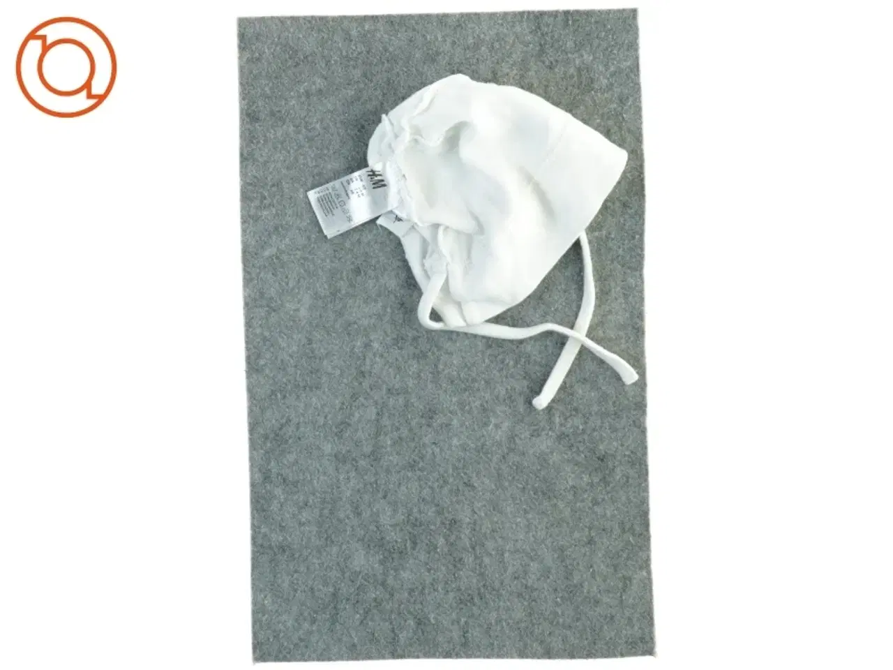 Billede 2 - Hvid baby hue fra H&M (str. 62)