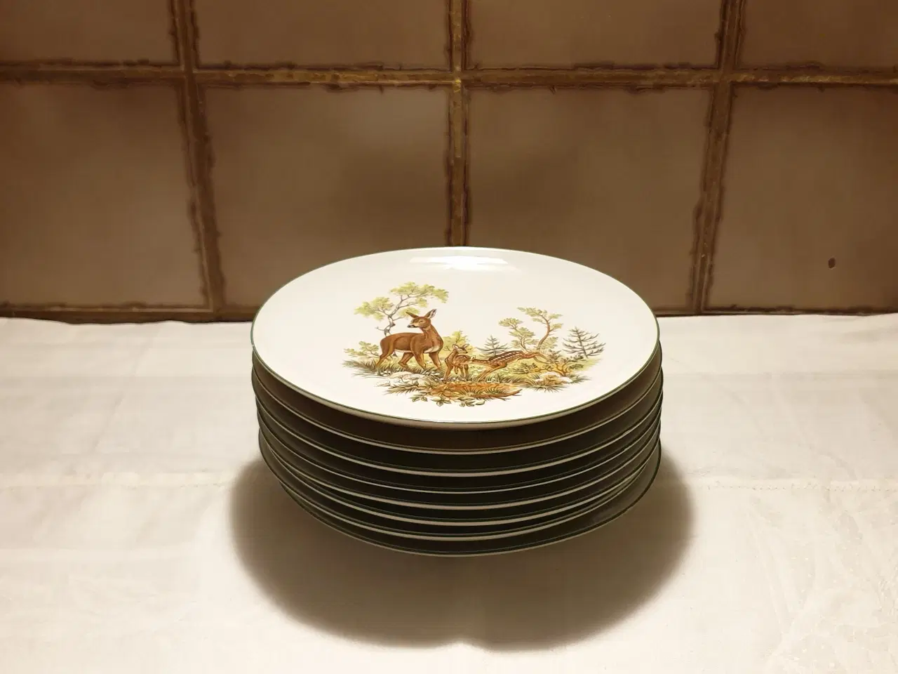 Billede 1 - Frokost tallerkener 1stk5kr 8stk ialt30kr