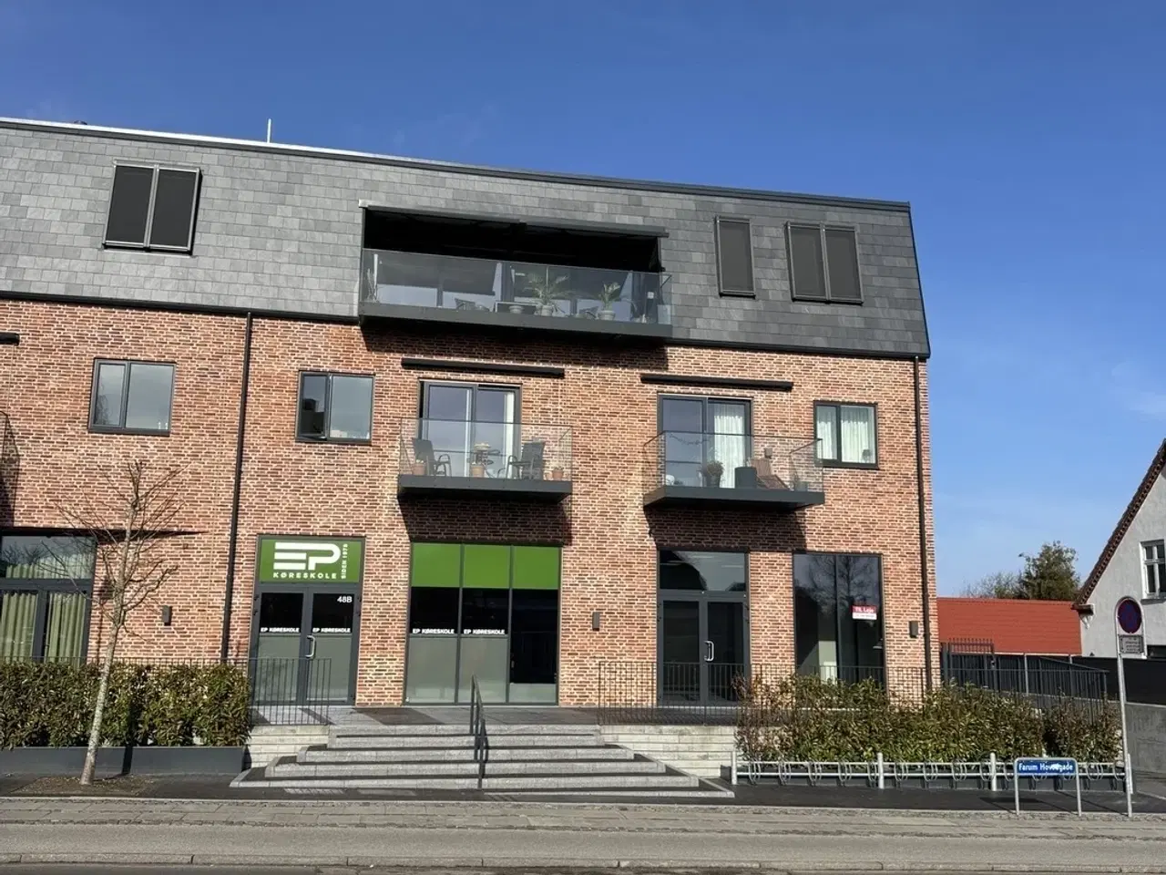 Billede 2 - Central beliggende butik Farum Hovedgade 48A