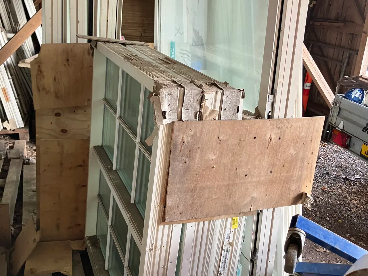 Billede 3 - Vinduer store og små samt 3 terassedøre 16stk ialt